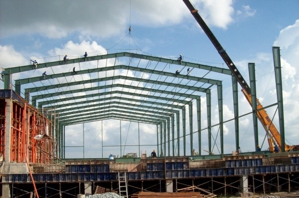 Giá nhân công lắp dựng nhà xưởng trọn gói – Tiết kiệm