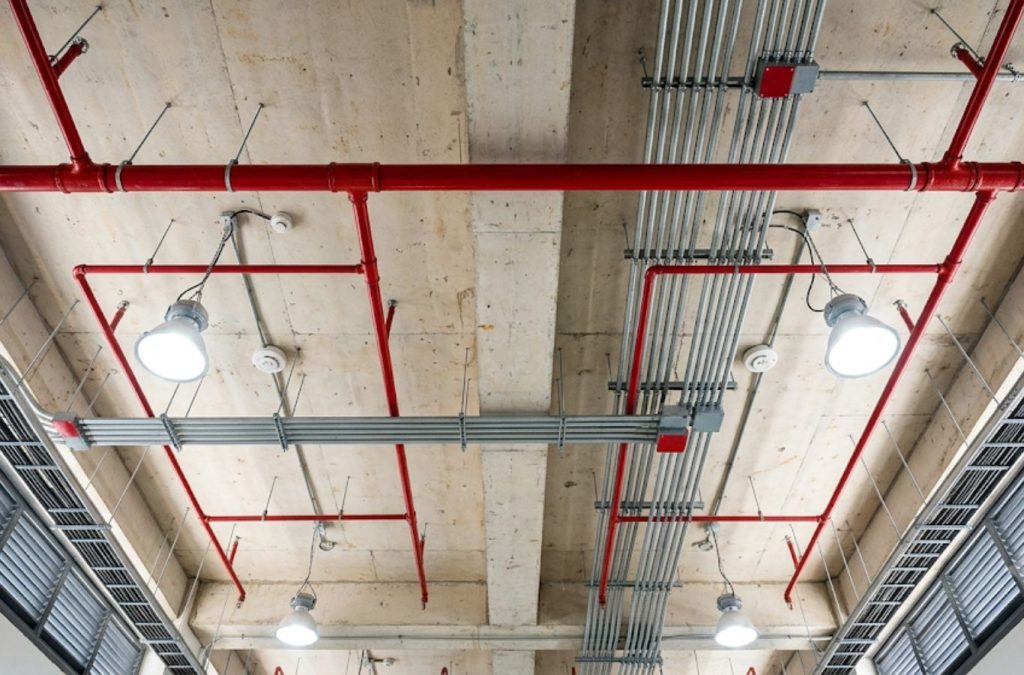 Sprinkler tự động giúp khống chế đám cháy mà không cần can thiệp thủ công