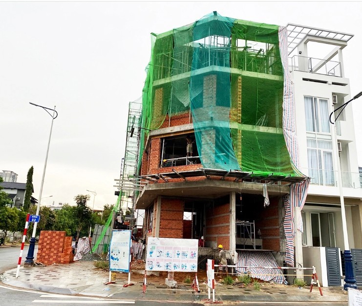 Bí quyết tìm nhà thầu xây dựng văn phòng uy tín – Tránh rủi ro khi thi công