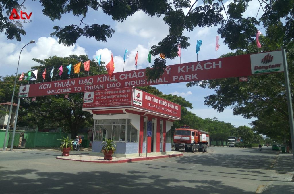 Cổng chào khu công nghiệp Thuận Đạo