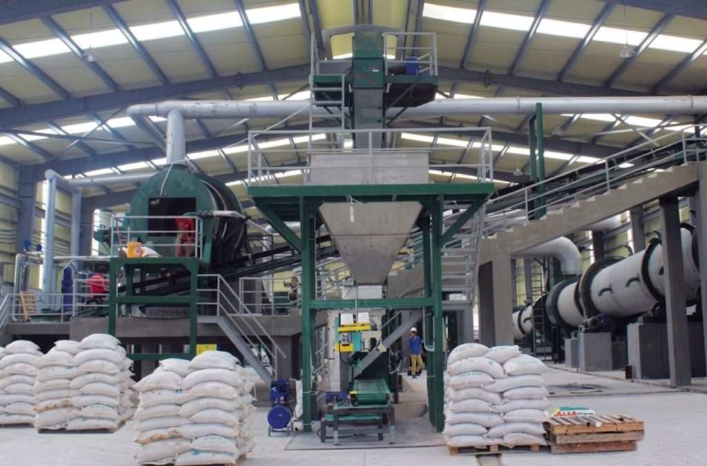 Nhà xưởng phân bón cần kết cấu bền vững trước môi trường hóa chất ăn mòn